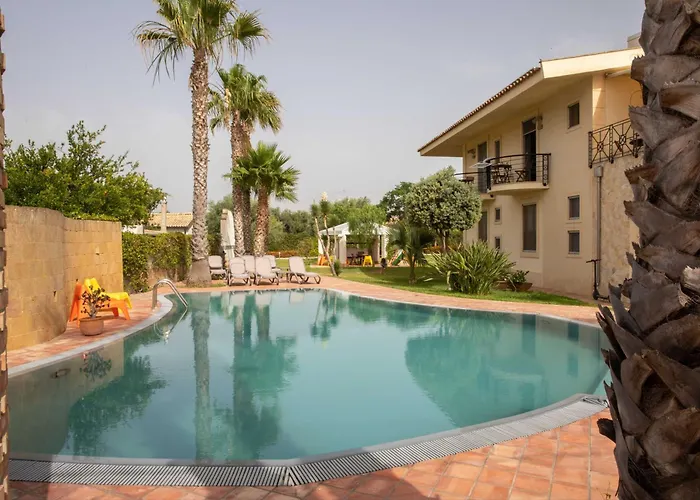 Villa Libeccio Appartment With Shared Swimming Pool, At 200 Meters From The Beach, Solarium And Private Parking