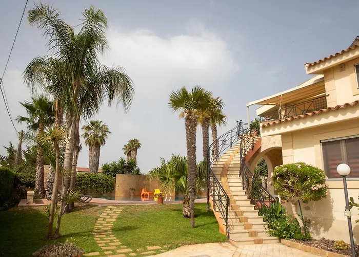 Villa Libeccio Appartment With Shared Swimming Pool, At 200 Meters From The Beach, Solarium And Private Parking