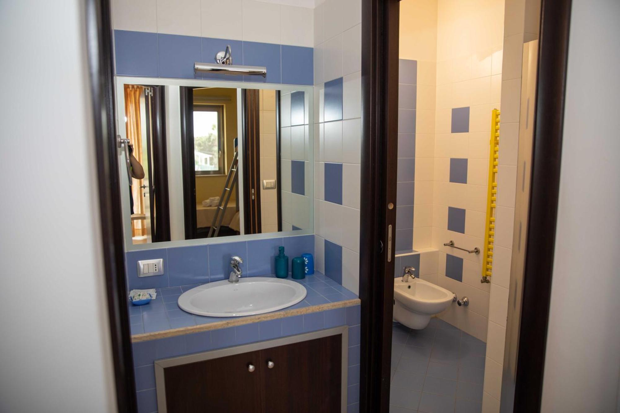 Libeccio With Shared Swimming Pool, At 200 Meters From The Beach, Solarium And Private Parking *
