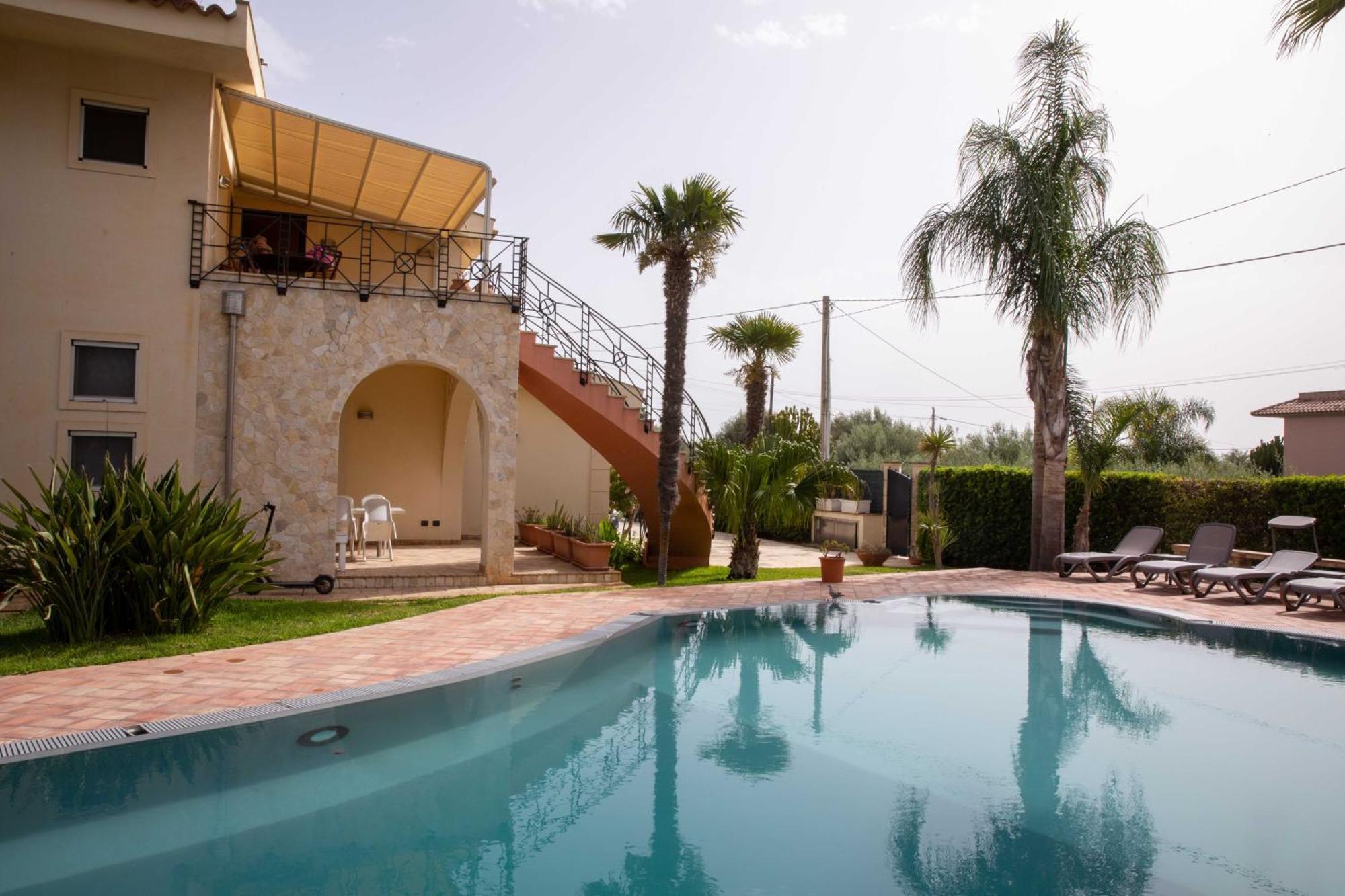 Libeccio With Shared Swimming Pool, At 200 Meters From The Beach, Solarium And Private Parking Holiday home *