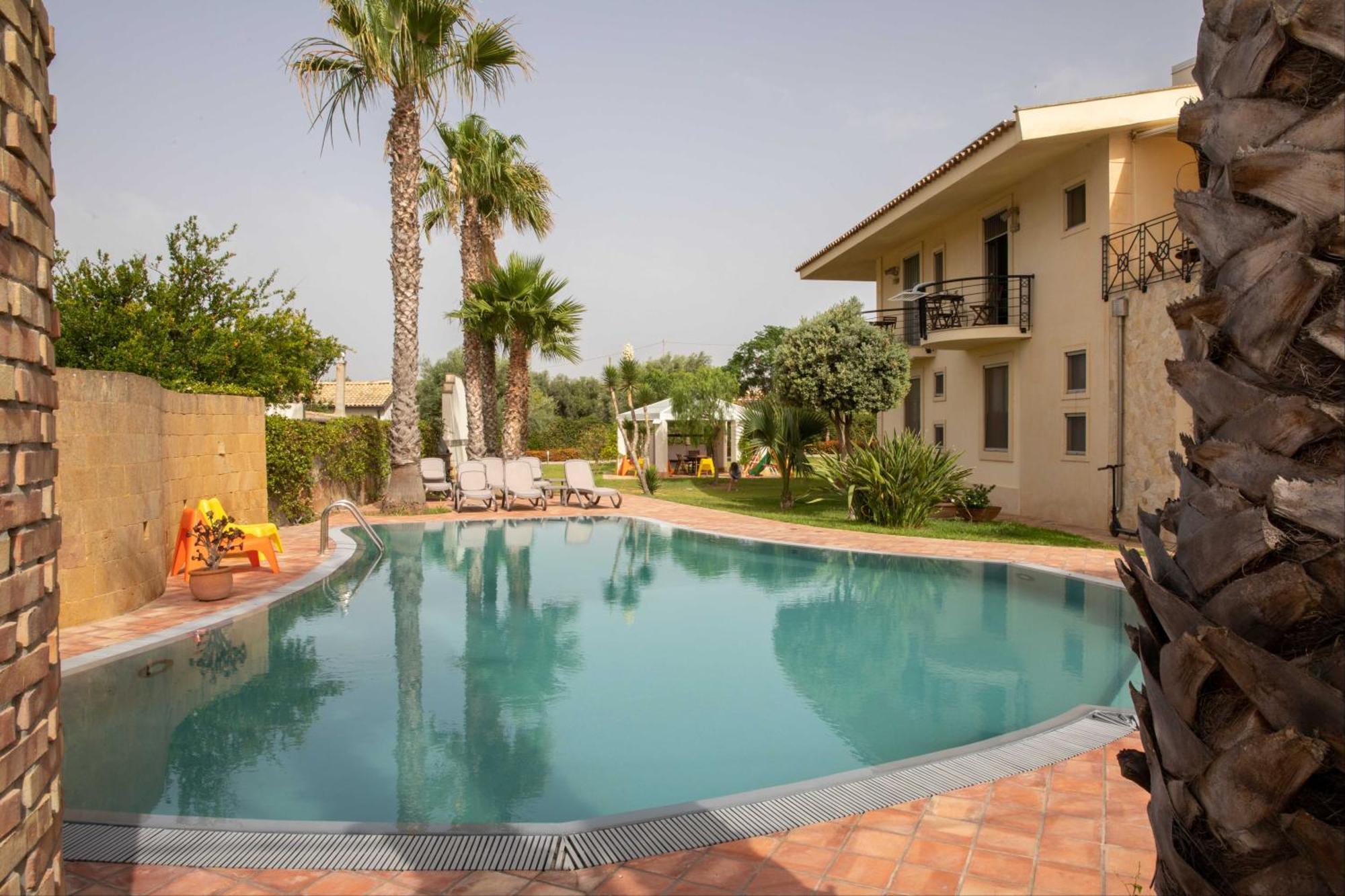 Holiday home Libeccio With Shared Swimming Pool, At 200 Meters From The Beach, Solarium And Private Parking