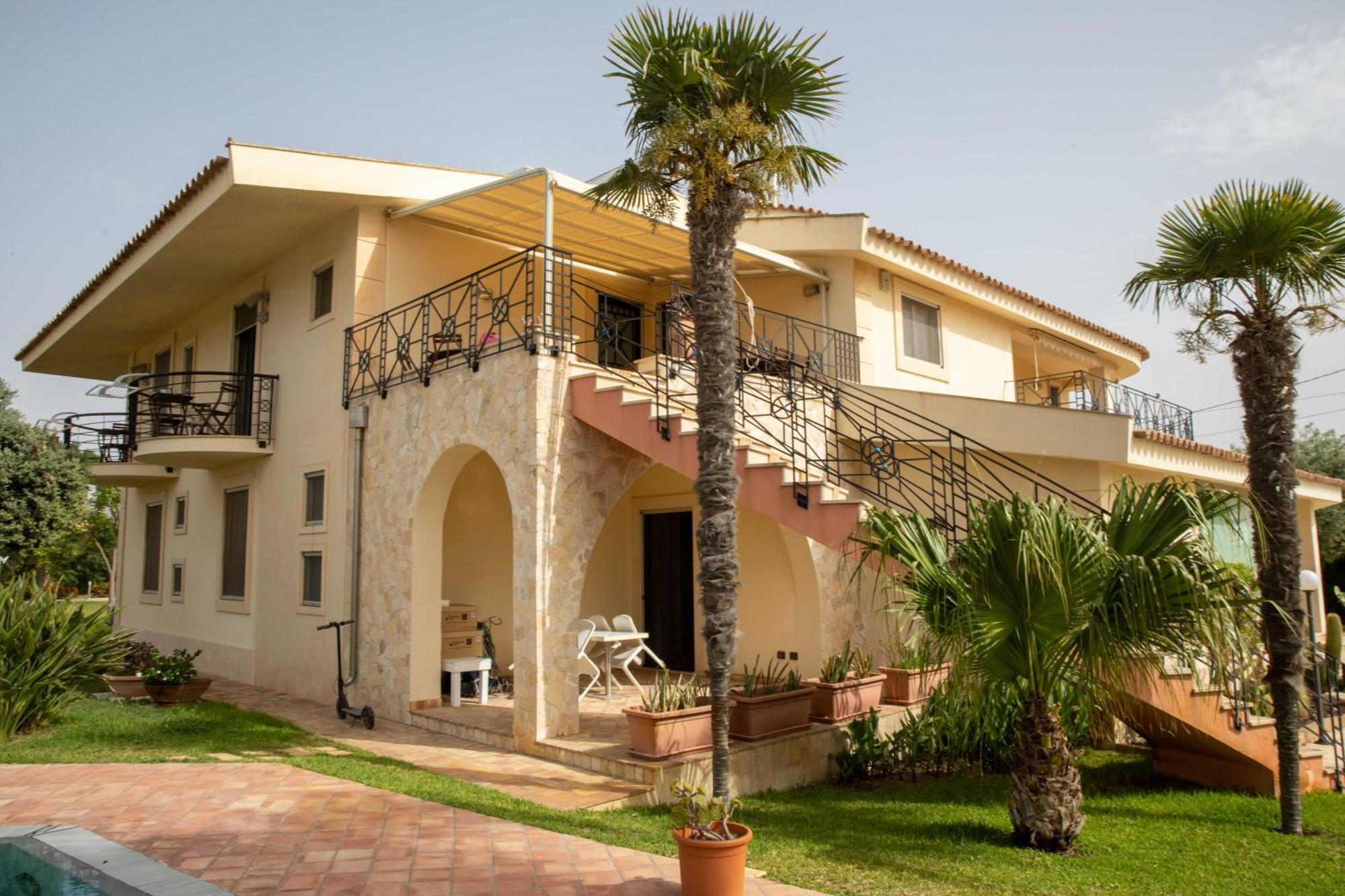 Libeccio With Shared Swimming Pool, At 200 Meters From The Beach, Solarium And Private Parking Holiday home *