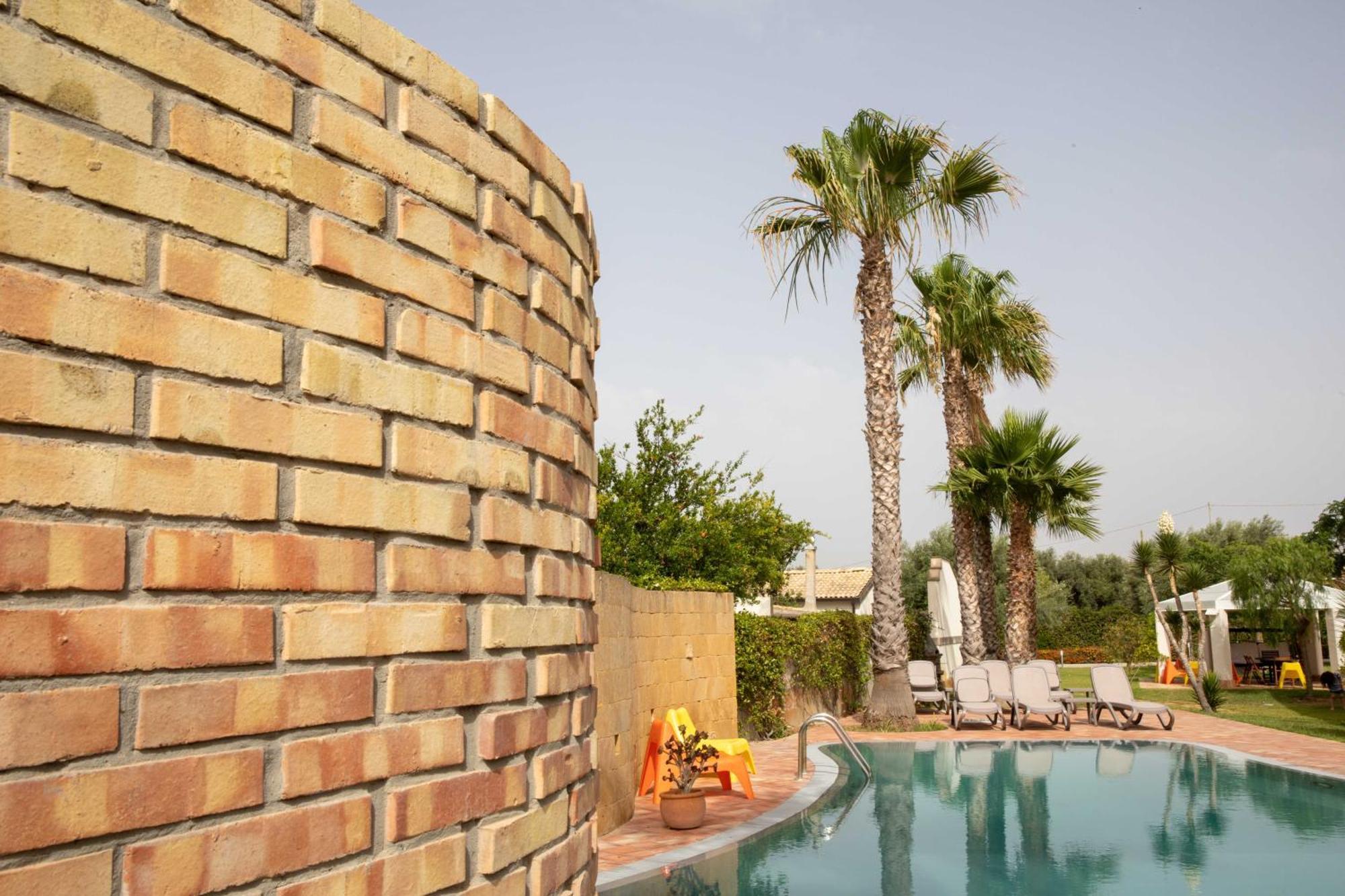 Libeccio With Shared Swimming Pool, At 200 Meters From The Beach, Solarium And Private Parking Avola
