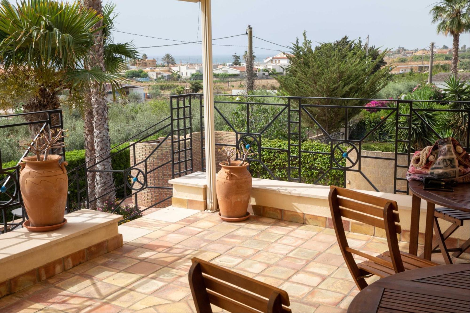 Libeccio With Shared Swimming Pool, At 200 Meters From The Beach, Solarium And Private Parking Holiday home