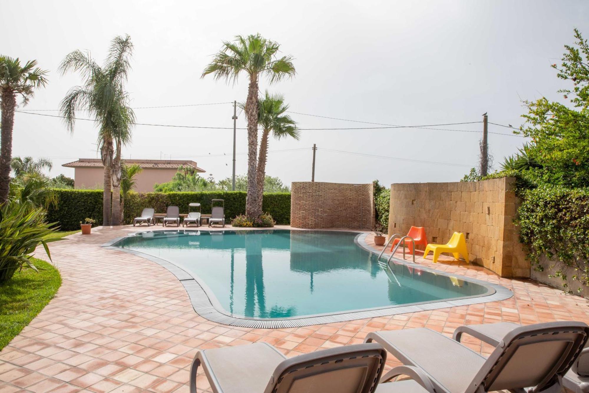 Libeccio With Shared Swimming Pool, At 200 Meters From The Beach, Solarium And Private Parking Holiday home