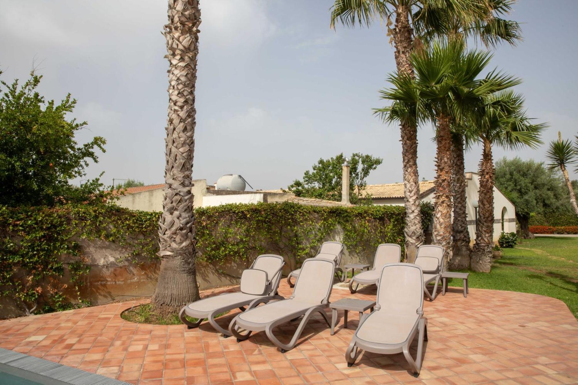 Libeccio With Shared Swimming Pool, At 200 Meters From The Beach, Solarium And Private Parking Avola
